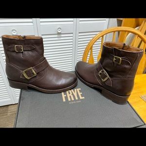 New 7.5 Brown Frye Boots